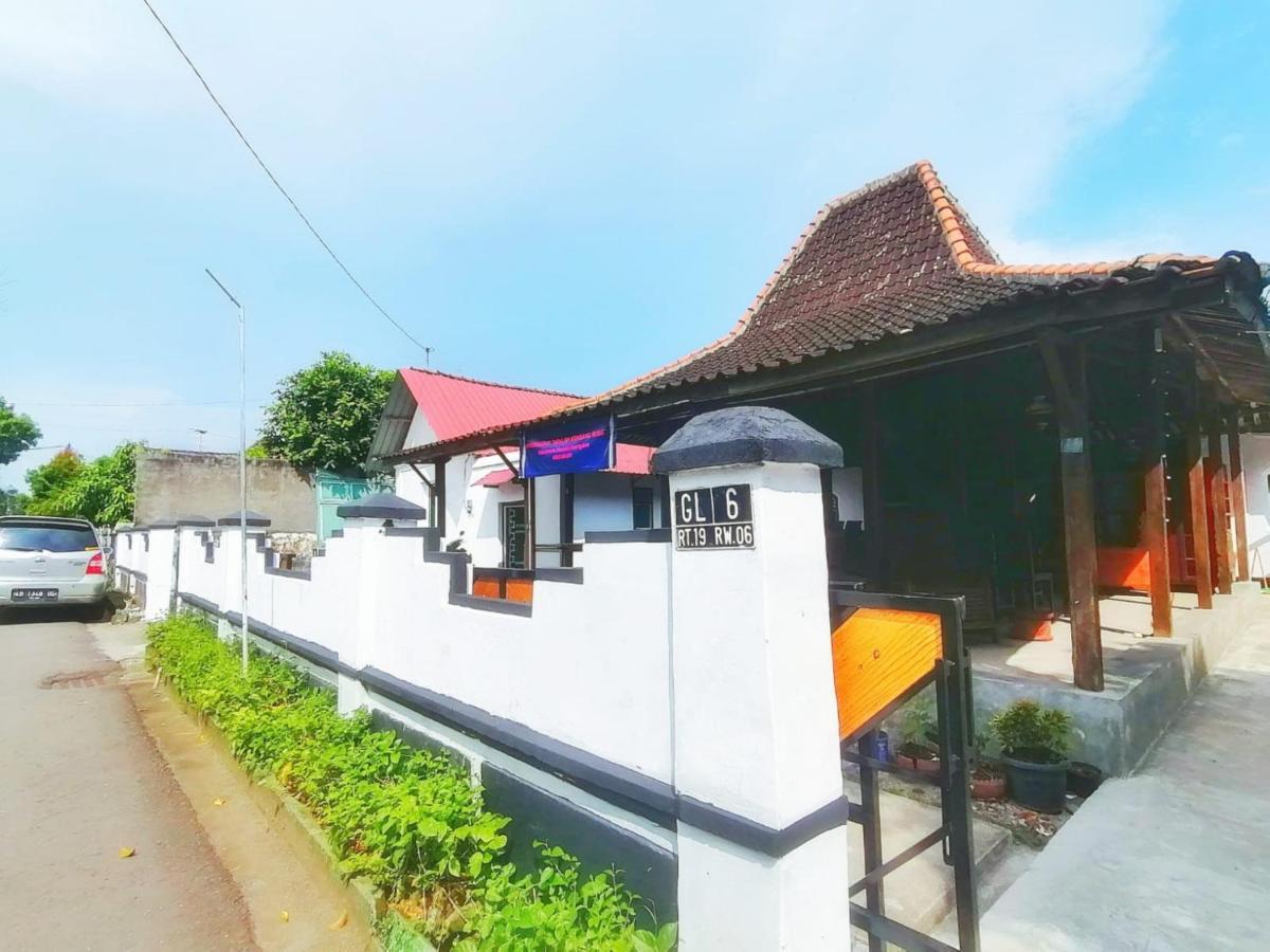 Reddoorz Syariah @ Ndalem Kembang Sore Yogyakarta Exterior foto